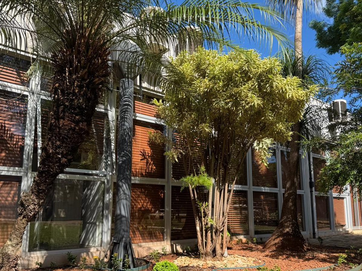 Projeto de paisagismo corporativo do SESI Maringá pela Bioh